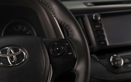 Toyota RAV4, 2017 год, 2 080 000 рублей, 13 фотография