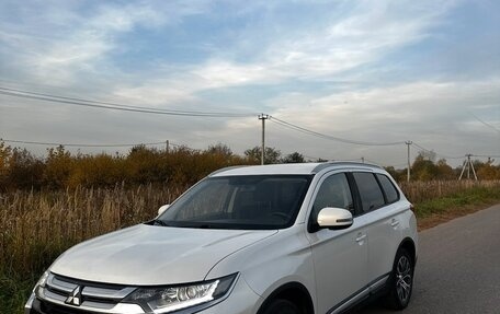 Mitsubishi Outlander III рестайлинг 3, 2018 год, 1 890 000 рублей, 1 фотография