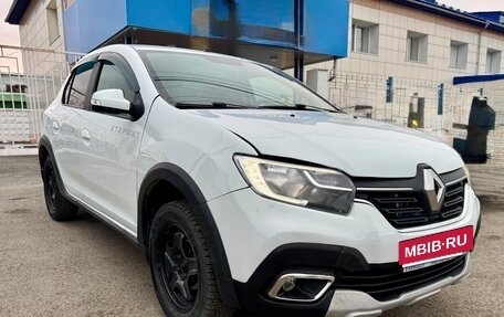 Renault Logan II, 2019 год, 700 000 рублей, 1 фотография