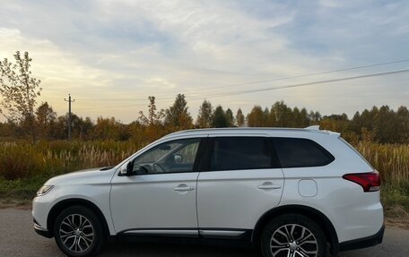 Mitsubishi Outlander III рестайлинг 3, 2018 год, 1 890 000 рублей, 8 фотография