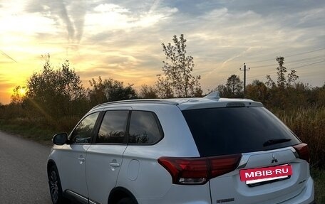 Mitsubishi Outlander III рестайлинг 3, 2018 год, 1 890 000 рублей, 3 фотография