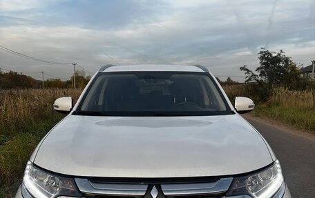 Mitsubishi Outlander III рестайлинг 3, 2018 год, 1 890 000 рублей, 4 фотография