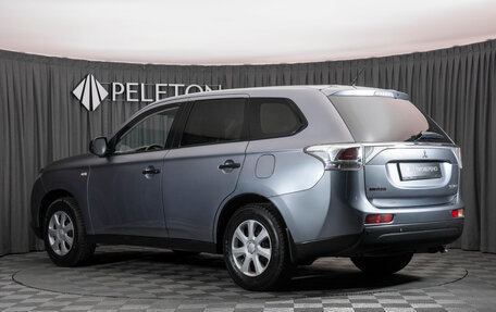 Mitsubishi Outlander III рестайлинг 3, 2013 год, 1 090 000 рублей, 4 фотография