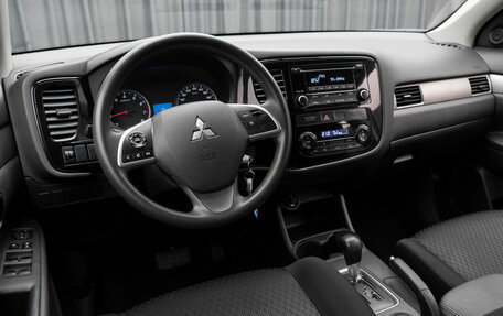 Mitsubishi Outlander III рестайлинг 3, 2013 год, 1 090 000 рублей, 9 фотография