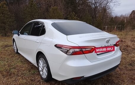 Toyota Camry, 2023 год, 3 400 000 рублей, 10 фотография