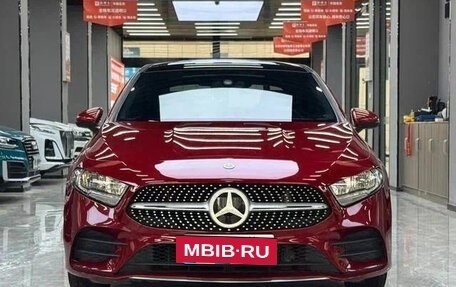 Mercedes-Benz A-Класс, 2022 год, 1 600 000 рублей, 2 фотография