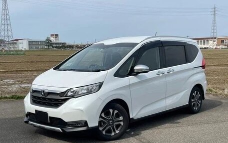 Honda Freed II, 2021 год, 1 635 000 рублей, 2 фотография