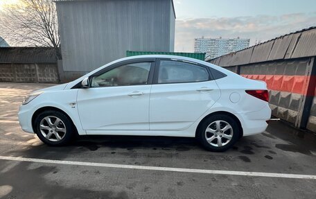 Hyundai Solaris II рестайлинг, 2013 год, 1 000 000 рублей, 2 фотография