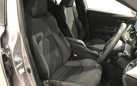 Toyota C-HR I рестайлинг, 2020 год, 2 505 000 рублей, 12 фотография