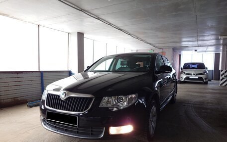 Skoda Superb III рестайлинг, 2011 год, 1 800 000 рублей, 1 фотография