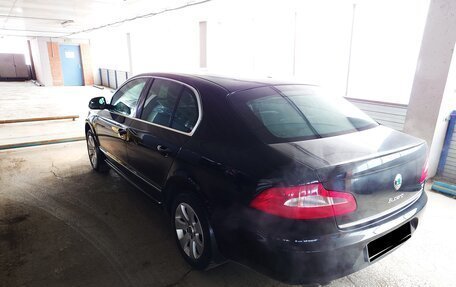 Skoda Superb III рестайлинг, 2011 год, 1 800 000 рублей, 2 фотография