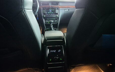 Skoda Superb III рестайлинг, 2011 год, 1 800 000 рублей, 14 фотография