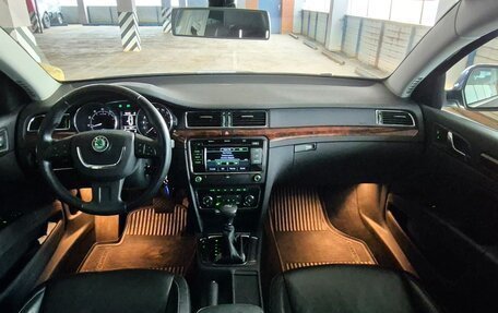 Skoda Superb III рестайлинг, 2011 год, 1 800 000 рублей, 13 фотография