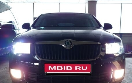 Skoda Superb III рестайлинг, 2011 год, 1 800 000 рублей, 18 фотография