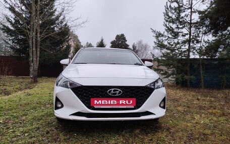 Hyundai Solaris II рестайлинг, 2021 год, 1 365 000 рублей, 2 фотография