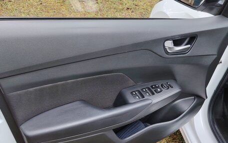 Hyundai Solaris II рестайлинг, 2021 год, 1 365 000 рублей, 13 фотография