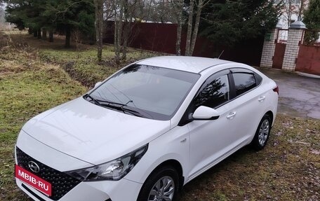 Hyundai Solaris II рестайлинг, 2021 год, 1 365 000 рублей, 9 фотография