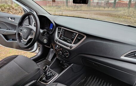 Hyundai Solaris II рестайлинг, 2021 год, 1 365 000 рублей, 23 фотография