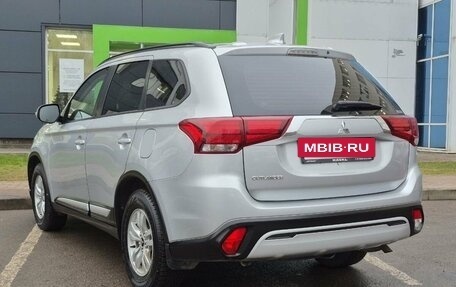 Mitsubishi Outlander III рестайлинг 3, 2022 год, 2 500 000 рублей, 7 фотография