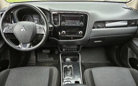 Mitsubishi Outlander III рестайлинг 3, 2022 год, 2 500 000 рублей, 11 фотография