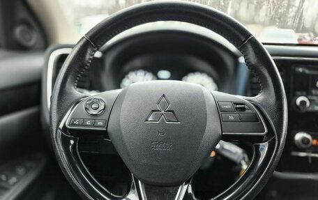 Mitsubishi Outlander III рестайлинг 3, 2022 год, 2 500 000 рублей, 14 фотография