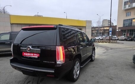 Cadillac Escalade III, 2013 год, 2 300 000 рублей, 2 фотография