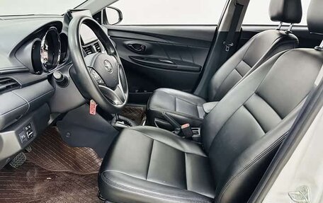 Toyota Yaris XP150 рестайлинг, 2022 год, 1 210 000 рублей, 8 фотография