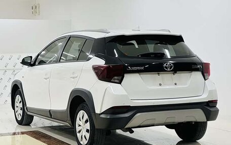 Toyota Yaris XP150 рестайлинг, 2022 год, 1 210 000 рублей, 5 фотография