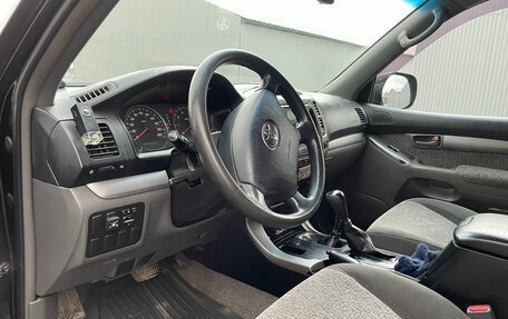 Toyota Land Cruiser Prado 120 рестайлинг, 2005 год, 1 350 000 рублей, 12 фотография