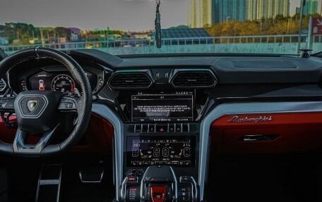 Lamborghini Urus I, 2024 год, 31 000 000 рублей, 8 фотография