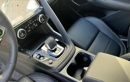 Jaguar E-Pace, 2024 год, 6 150 000 рублей, 8 фотография