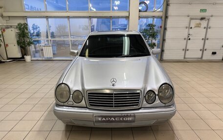Mercedes-Benz E-Класс, 1997 год, 699 000 рублей, 3 фотография