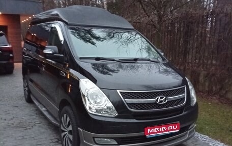 Hyundai Grand Starex Grand Starex I рестайлинг 2, 2015 год, 2 499 000 рублей, 1 фотография