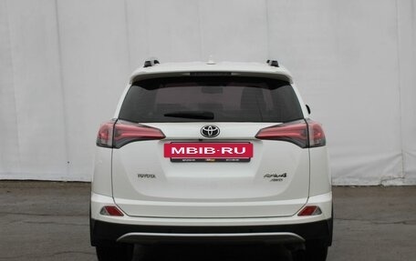 Toyota RAV4, 2017 год, 2 275 000 рублей, 8 фотография