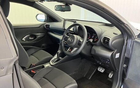 Toyota Yaris, 2020 год, 1 420 000 рублей, 9 фотография