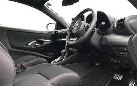 Toyota Yaris, 2021 год, 1 420 000 рублей, 8 фотография