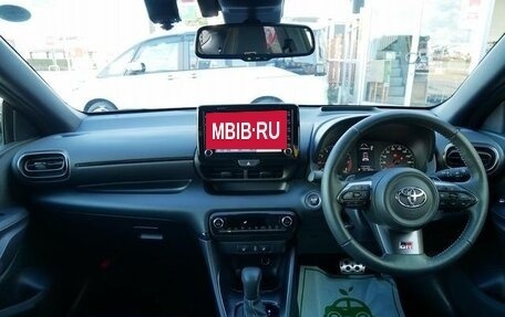 Toyota Yaris, 2021 год, 1 420 000 рублей, 2 фотография