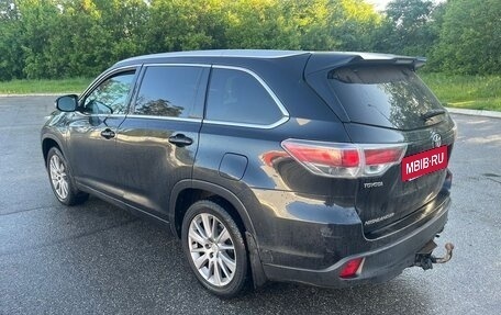 Toyota Highlander III, 2014 год, 2 000 000 рублей, 3 фотография