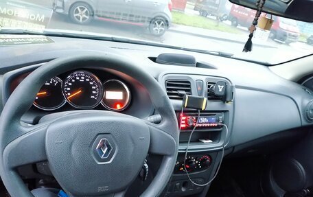 Renault Logan II, 2015 год, 390 000 рублей, 7 фотография