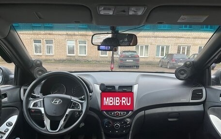 Hyundai Solaris II рестайлинг, 2011 год, 485 000 рублей, 1 фотография