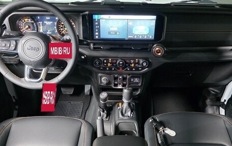 Jeep Wrangler, 2024 год, 6 420 000 рублей, 13 фотография