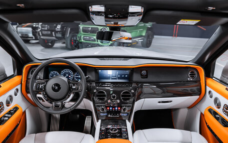 Rolls-Royce Cullinan, 2022 год, 44 500 000 рублей, 2 фотография