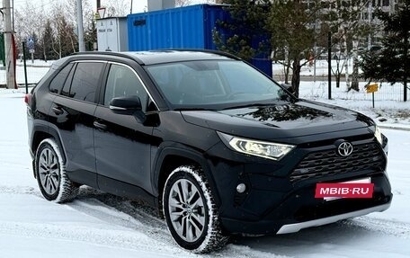 Toyota RAV4, 2021 год, 3 790 000 рублей, 3 фотография