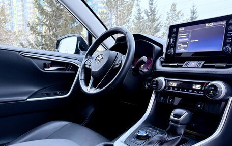 Toyota RAV4, 2021 год, 3 790 000 рублей, 24 фотография