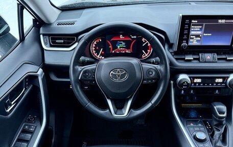 Toyota RAV4, 2021 год, 3 790 000 рублей, 21 фотография