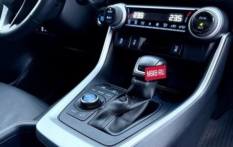 Toyota RAV4, 2021 год, 3 790 000 рублей, 23 фотография