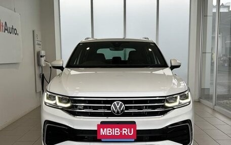 Volkswagen Tiguan II, 2021 год, 2 300 911 рублей, 2 фотография