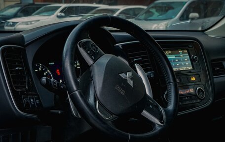 Mitsubishi Outlander III рестайлинг 3, 2013 год, 1 300 000 рублей, 3 фотография