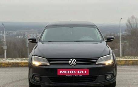 Volkswagen Jetta VI, 2013 год, 950 000 рублей, 2 фотография