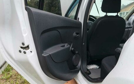 Renault Logan II, 2016 год, 480 000 рублей, 2 фотография